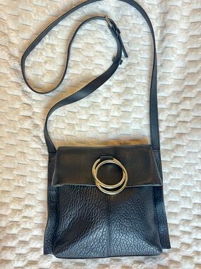 Vince Camuto Black pebbled leather Crossbody double ring hardware